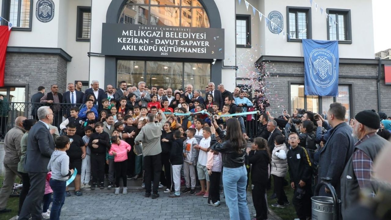 Melikgazi Belediyesi’nden eğitime dev katkı: Akıl Küpü Kütüphanesi açıldı!
