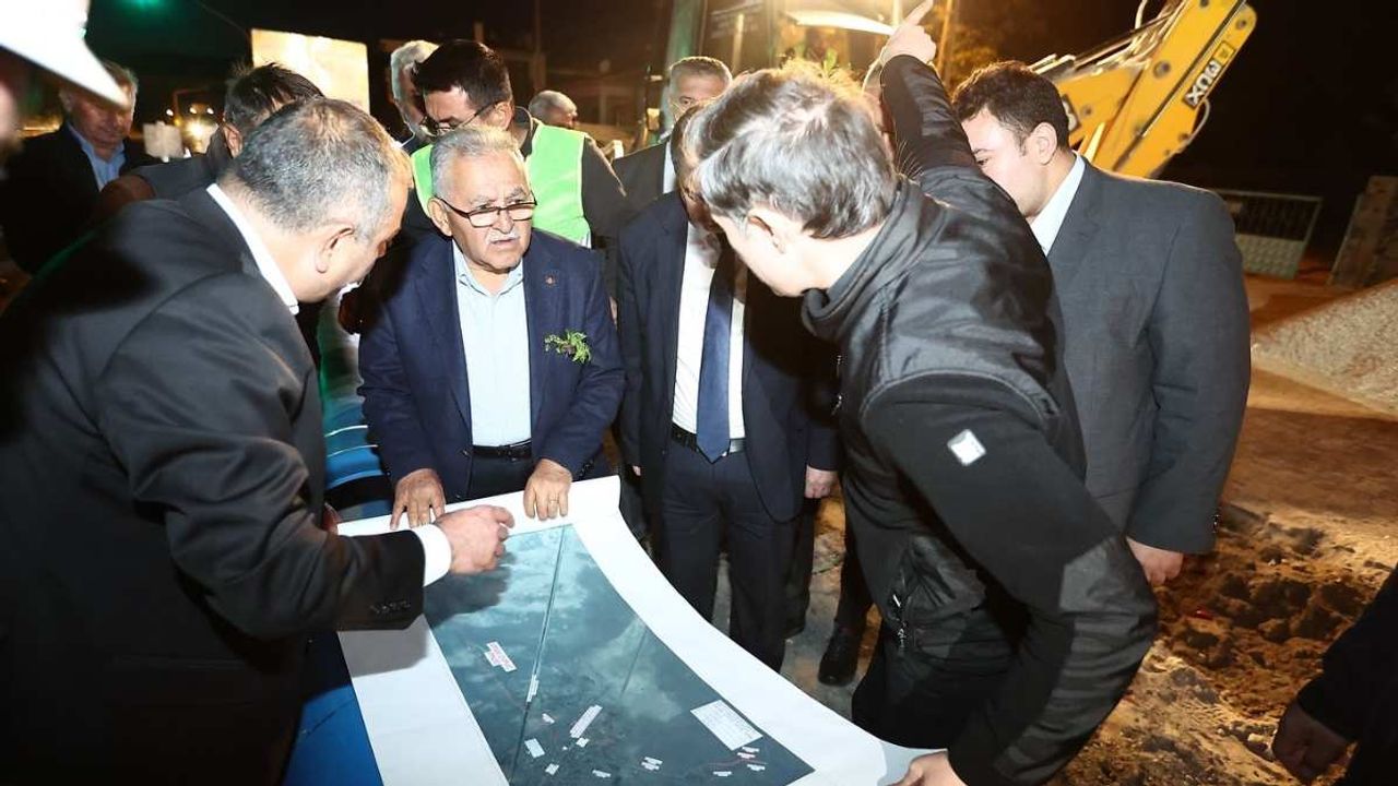 Memduh Büyükkılıç gece mesaisinde KASKİ çalışmalarını yerinde inceledi