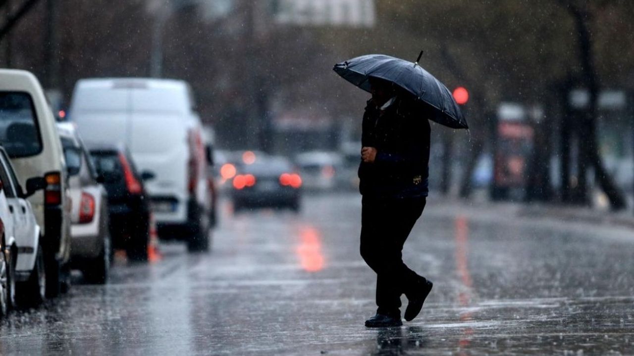 Meteoroloji’den kuvvetli yağış uyarısı: Sıcaklıklar hızla düşecek