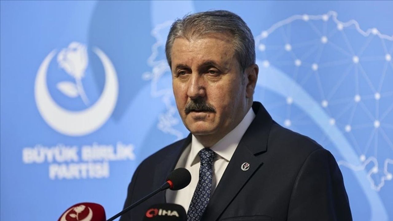 Mustafa Destici’den sert tepki “Gazi Meclis’e yapılan hadsizlik, Türk milletine meydan okumadır”