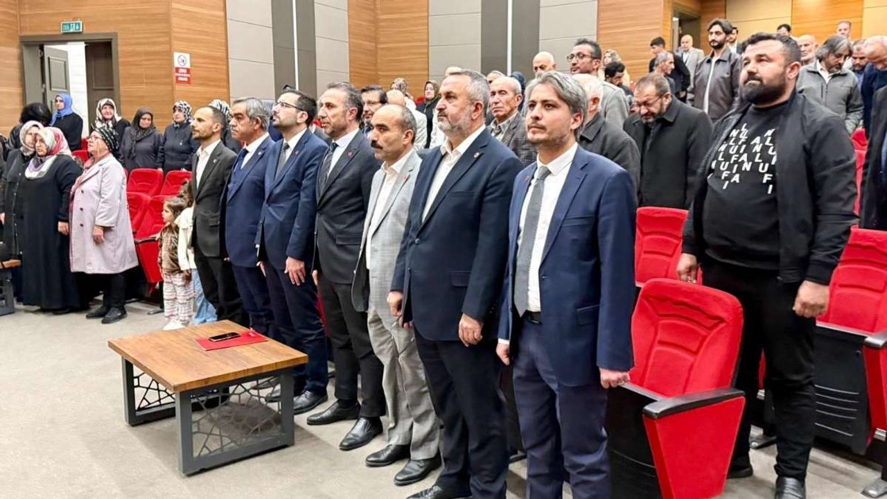 Kayseri’de siyaset karıştı: “Bir zamanlar ‘Yeni Türkiye’ diyordunuz, şimdi ‘Eski dostlar’ şarkısını söylüyorsunuz.''