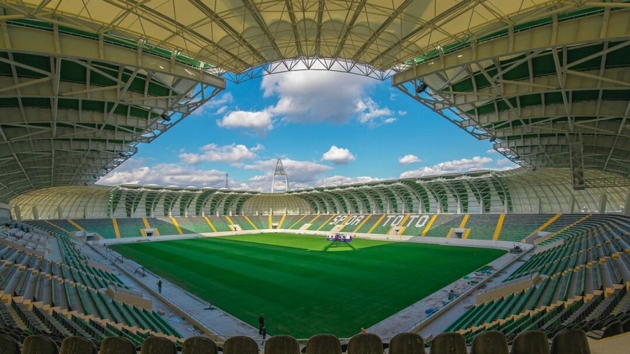 Okan Buruk’un yönettiği köklü kulüp battı! İnternet sitesini bile satışa çıkardılar