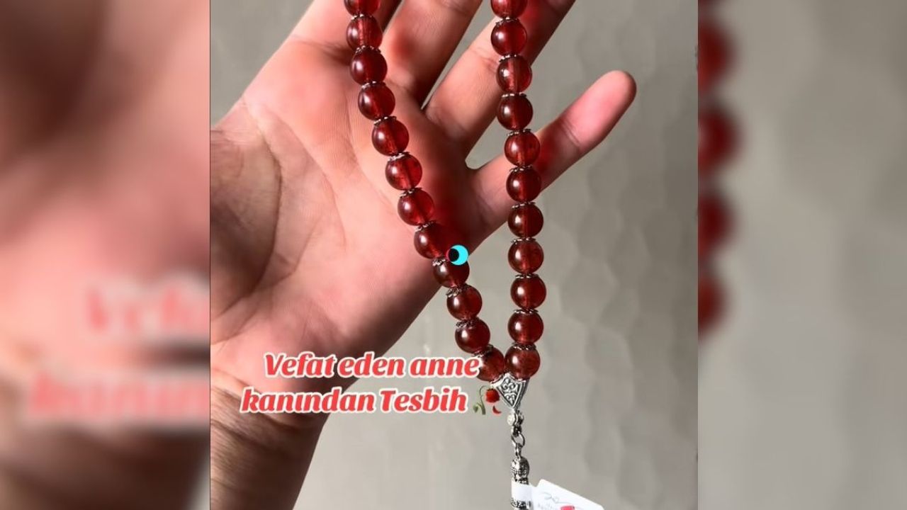 Vefat eden annesinin kanıyla tespih yaptı