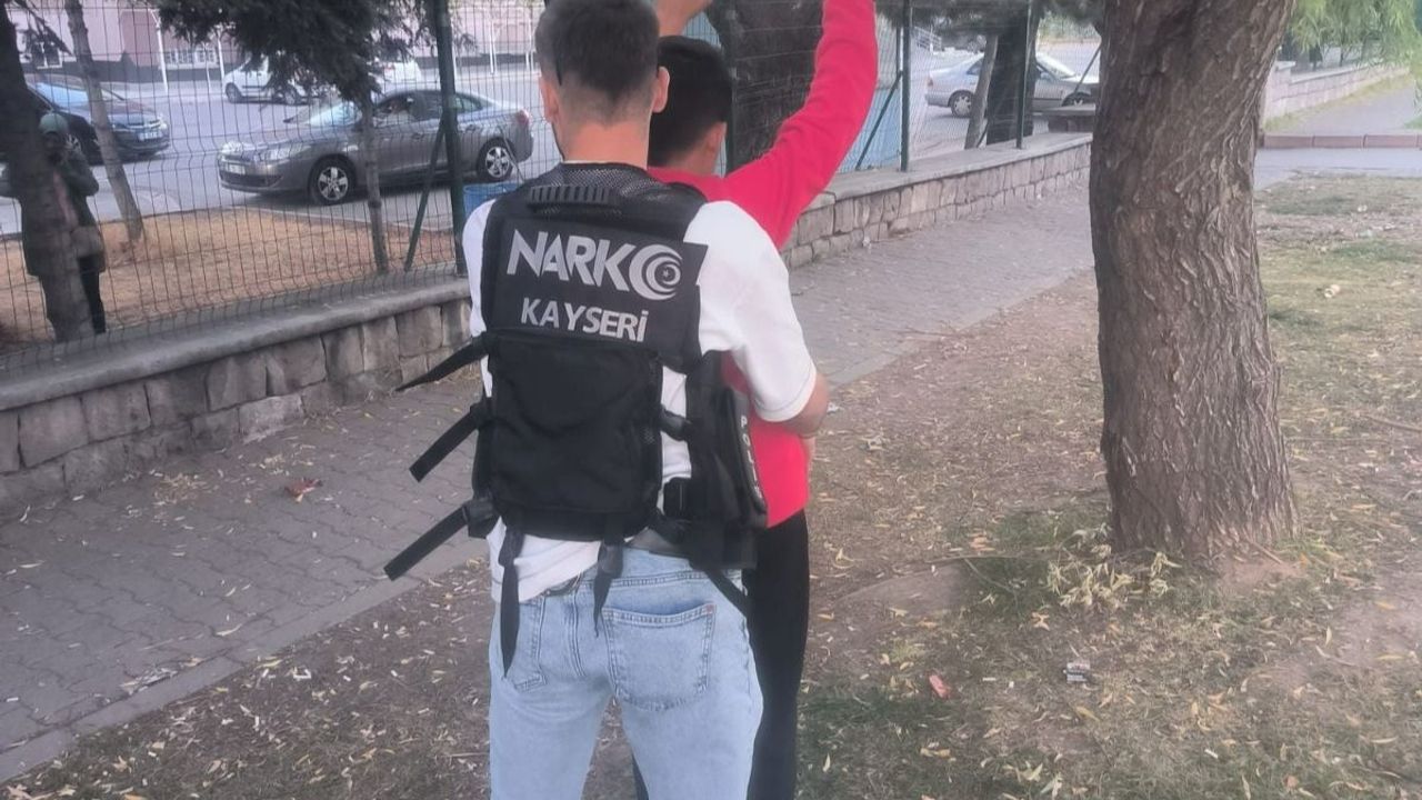 Kayseri’de polis ekiplerinden Narko-Okul uygulaması: 13 kişi sorgulandı