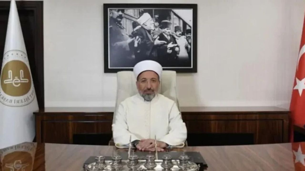Diyanet’te yeni dönem: Başkan Safi Arpaguş makamına Atatürk portresi astı