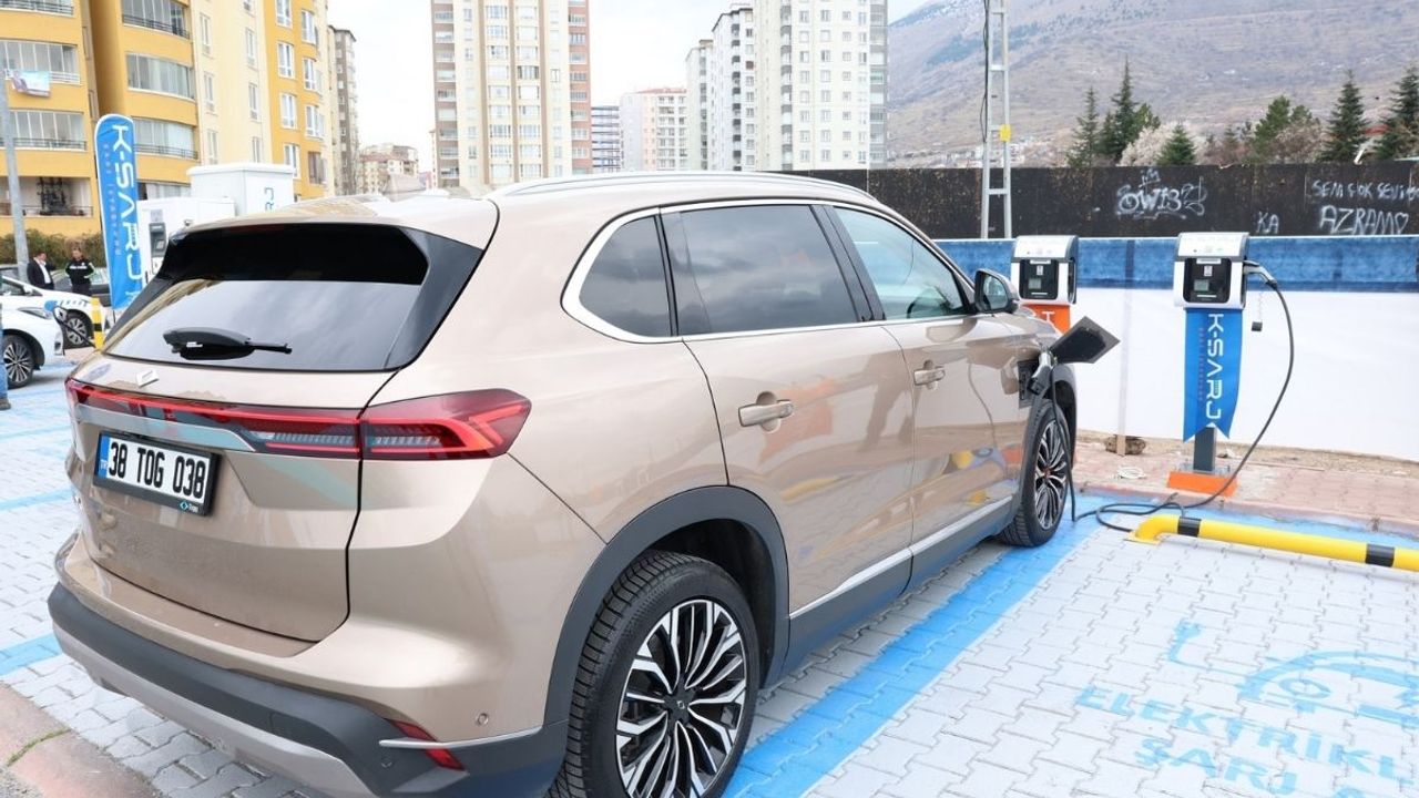 Kayseri'deki elektrikli araç sahipleri için yeni destek: Bakan Kacır'dan müjde!