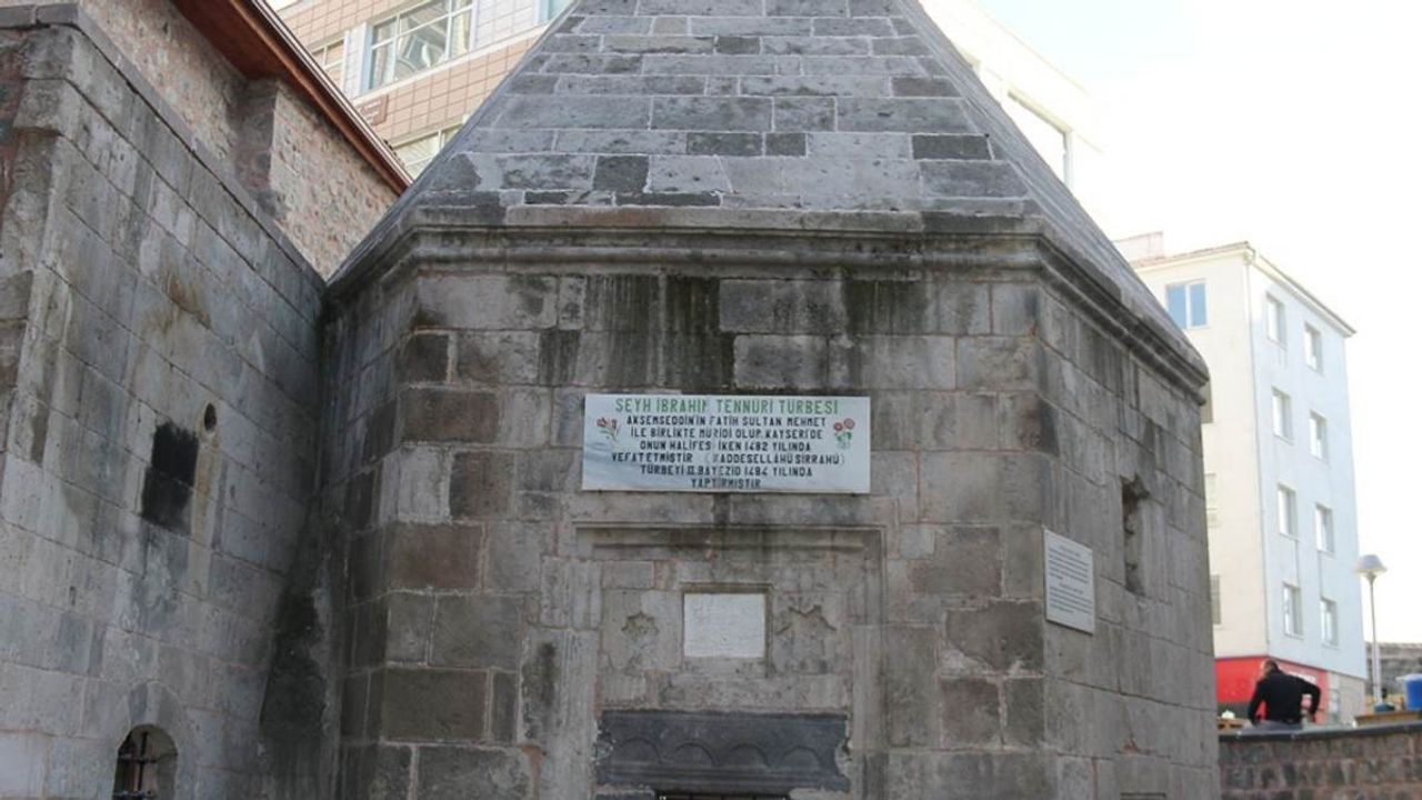 Akşemseddin’in Öğrencisi Şeyh Tennurî’nin türbesi, Kayseri’de asırlardır ayakta!