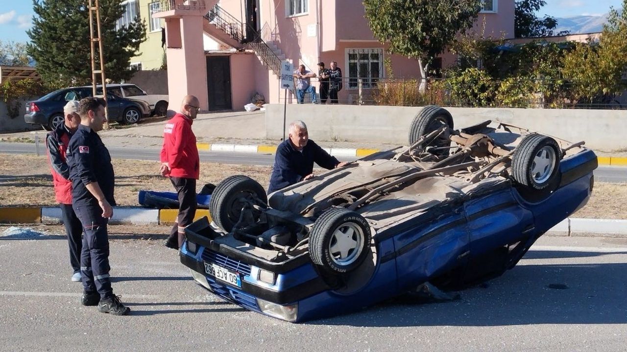 Bir anda kontrolden çıktı! Sivas’ta takla atan araç ters döndü