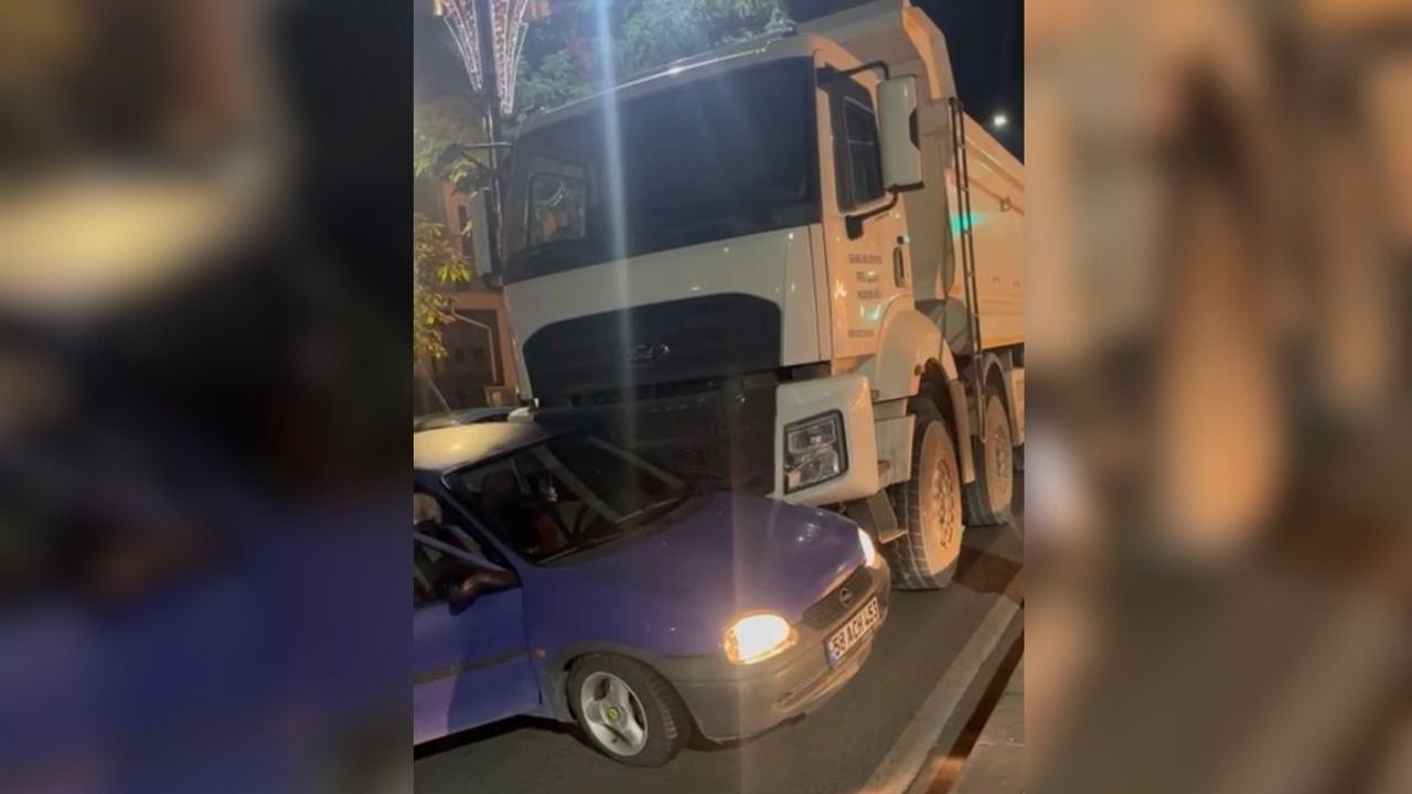 Kamyon otomobile çarptı: Sivas’ta yaralanan sürücü hastaneye kaldırıldı!
