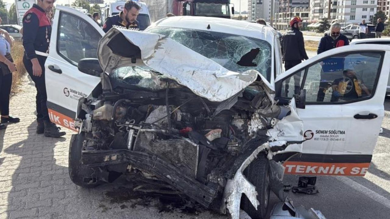 Sivas'ta trafik kazası: 1 ölü çok sayıda yaralı var