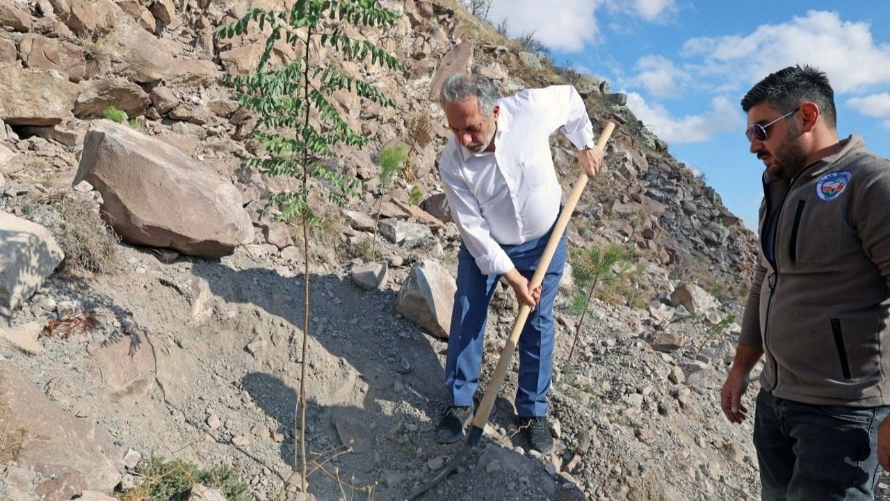 Talas Belediyesi’nden yeşeren Cumhuriyet mesajı