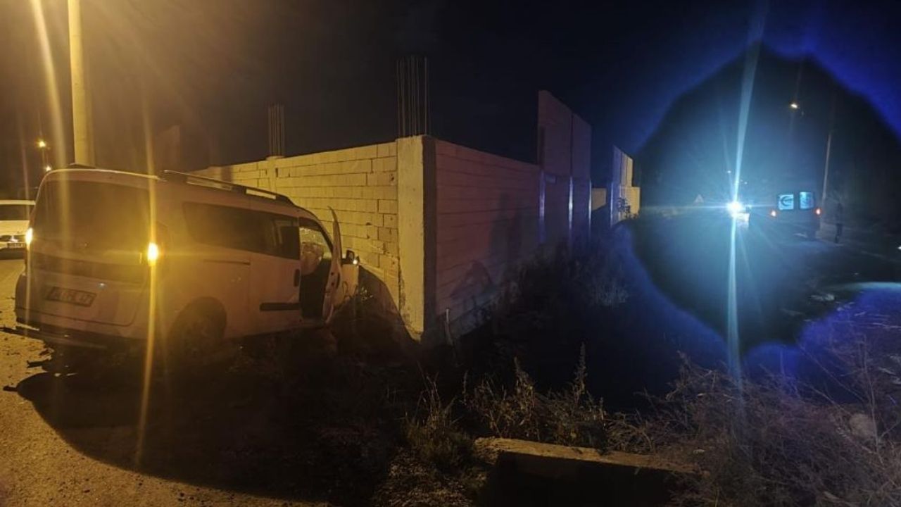 Adana’da iki ticari araç çarpıştı: 1 ölü, 2 yaralı