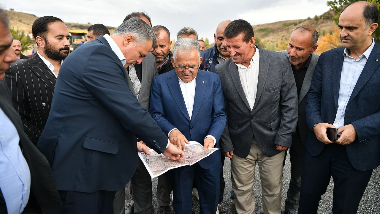 Kayseri Büyükşehir’den Tomarza’ya 10 bin ton asfalt ve 23 bin metrekare parke desteği