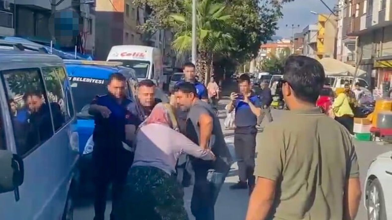 Turgutlu'da Zabıta ekipleri biber satan seyyar satıcı kadını yerde sürükledi