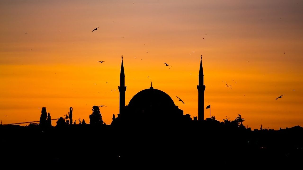 Üç aylar ne zaman başlayacak? Diyanet 2025 takvimine göre tarihler belli oldu