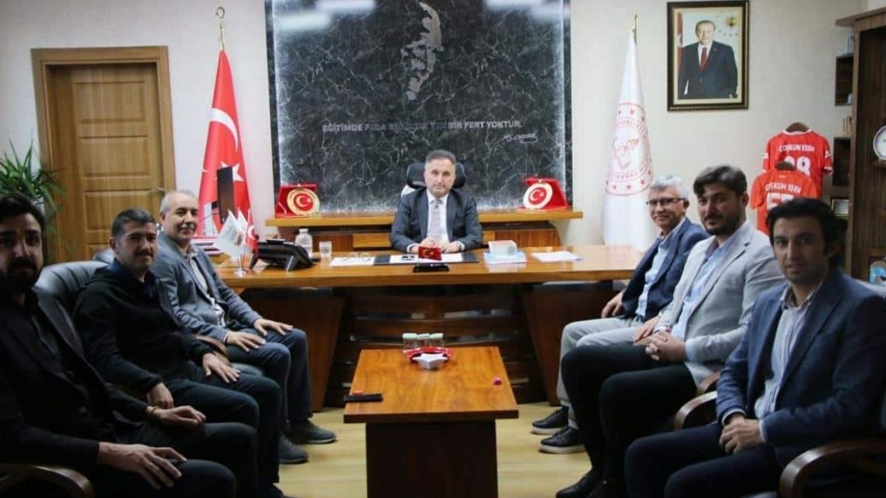 Yazar öğretmenler İl Millî Eğitim Müdürü Esen’le buluştu