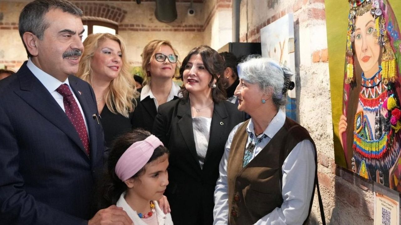 Yusuf Tekin, 'Evliya Çelebi’nin İzinde' sergisini ziyaret etti