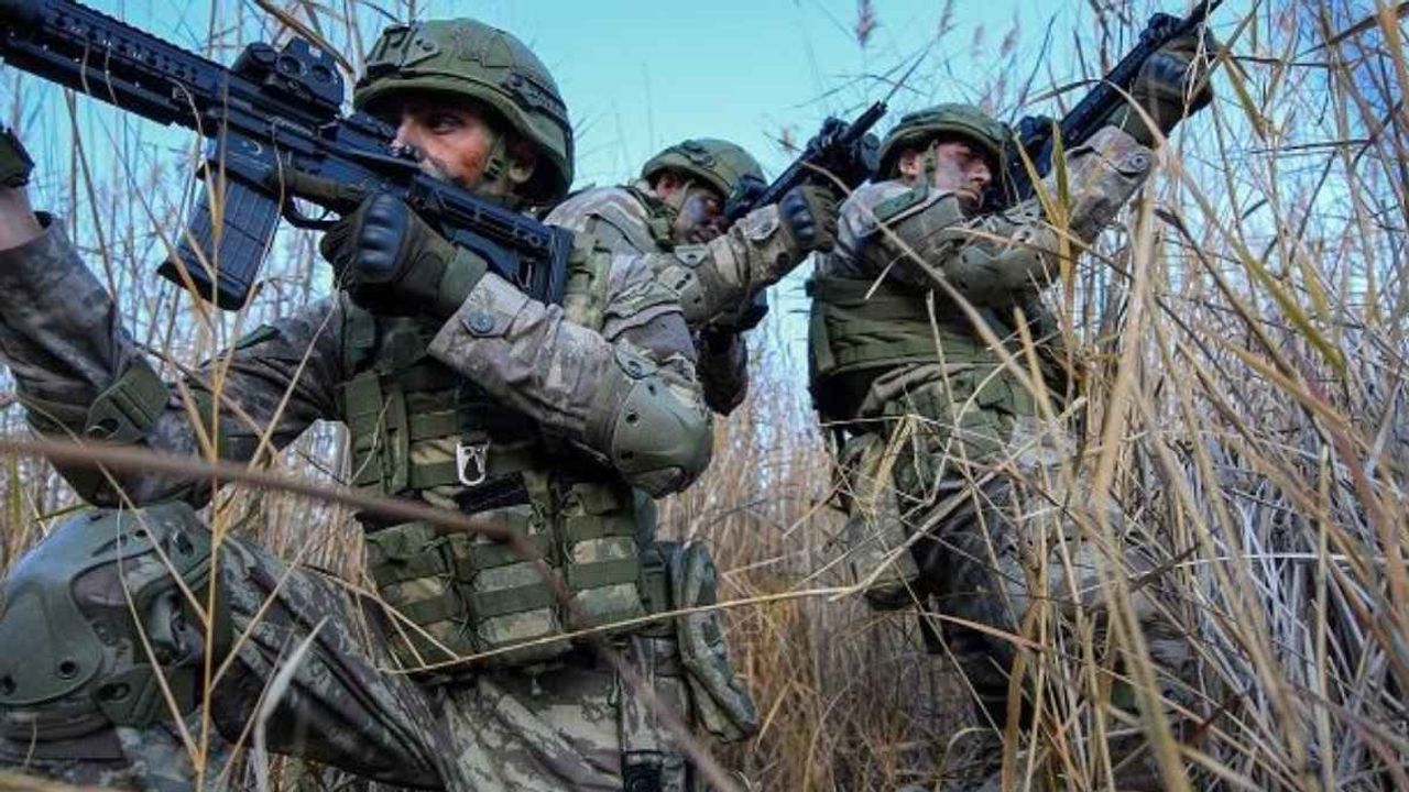 TSK kışlalarında Suriyeli askerler eğitime başladı!