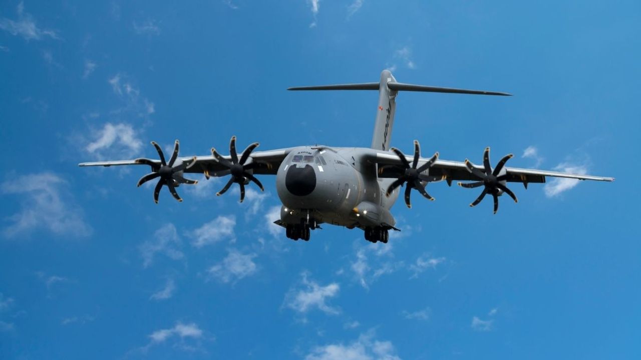 20 şehidin naaşını taşıyan uçak Ankara’ya ulaştı