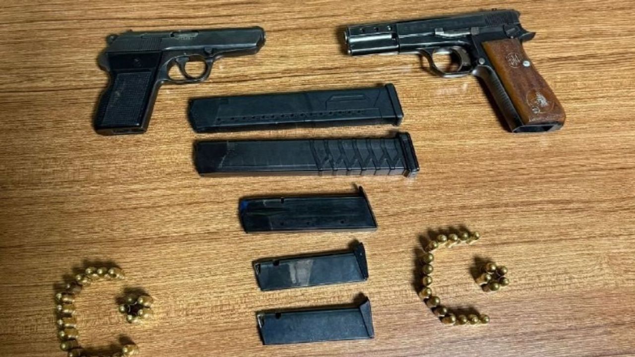 Hasmımız çok diyen kardeşlerin gardırobundan cephanelik çıktı