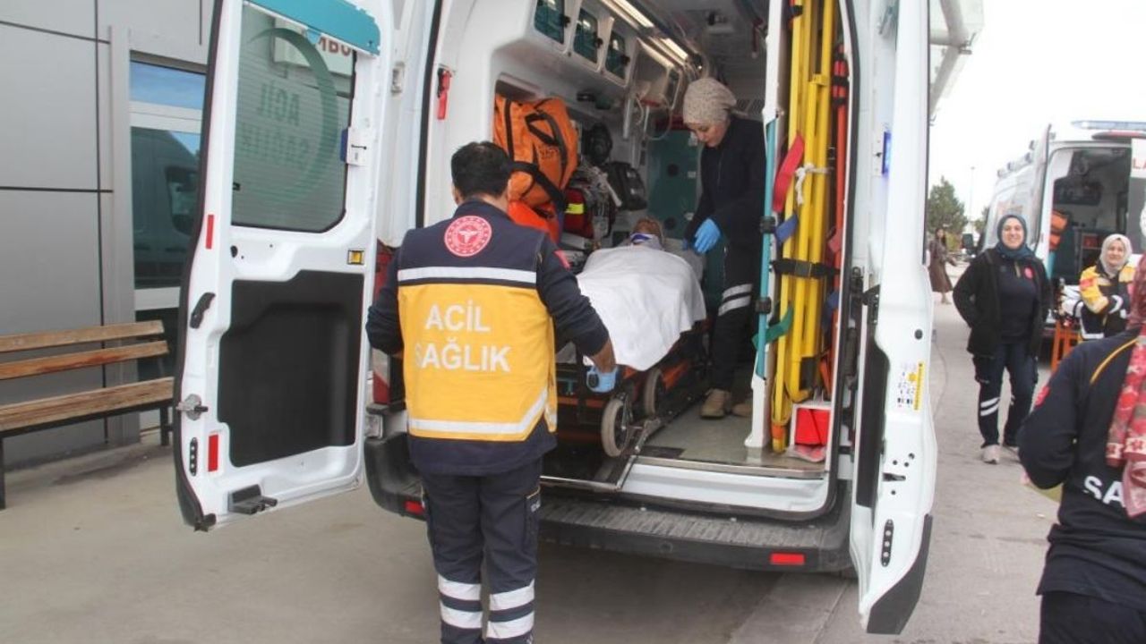 Ahırda dananın teptiği besici yaralandı