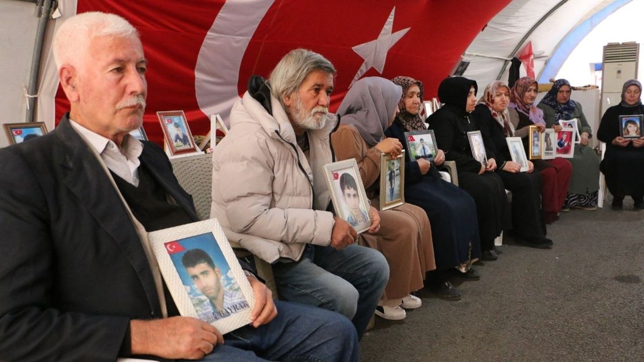Ailelerden CHP’ye barış çağrısı: Evlatlarımız için adım atın