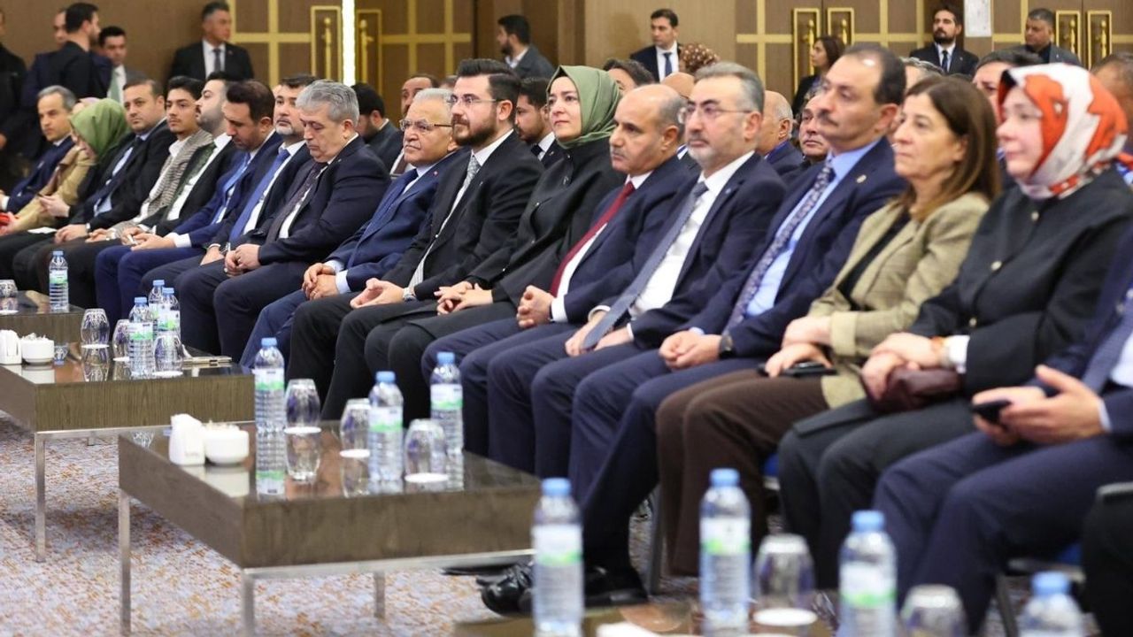 Kayseri ev sahipliği yaptı: AK Parti teşkilatı yeni döneme hazırlanıyor