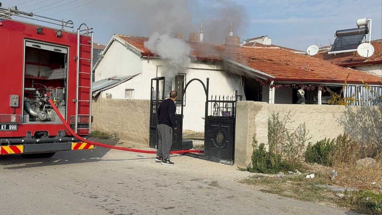 24 yaşındaki oğul annesinin evini yakıp kaçtı! Anne hastaneye kaldırıldı
