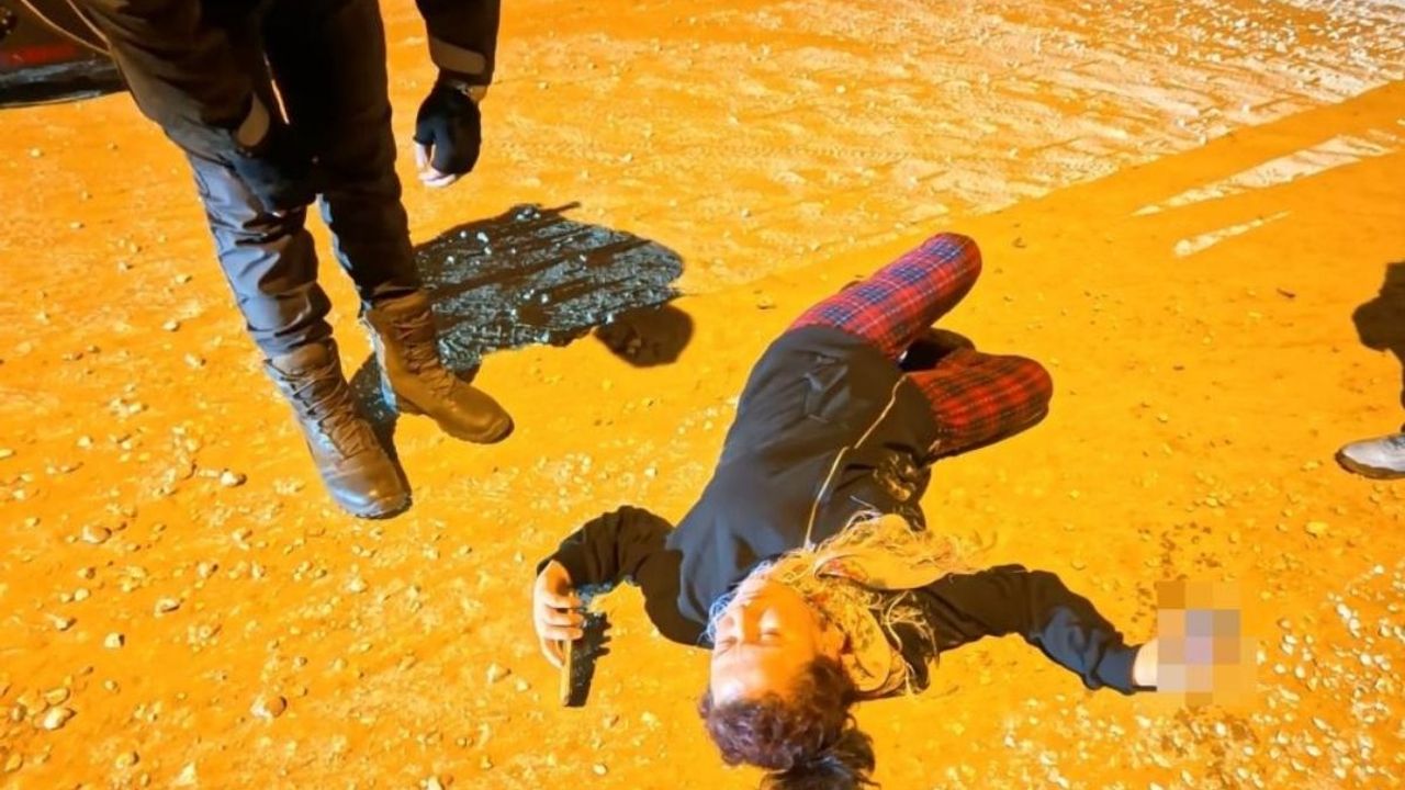 Alkollü şekilde yerde yatan kadın bekçilere: Ben bu saçlarımı sizin yüzünüzden kaybettim