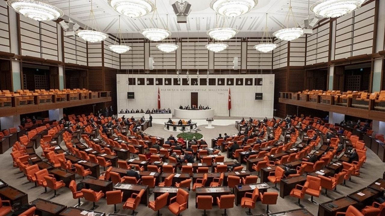 Anayasa değişikliği için 14 vekil eksik: AKP’ye geçişler hızlandı