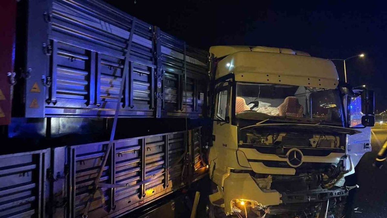 Ankara-Niğde Otoyolu'nda can pazarı: Tır bariyerlere çarptı!