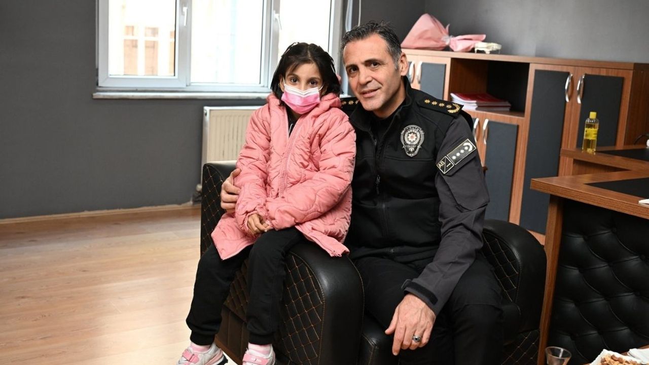 Atanur Aydın'dan kanseri yenen minik Fatma Eslem'e moral ziyareti