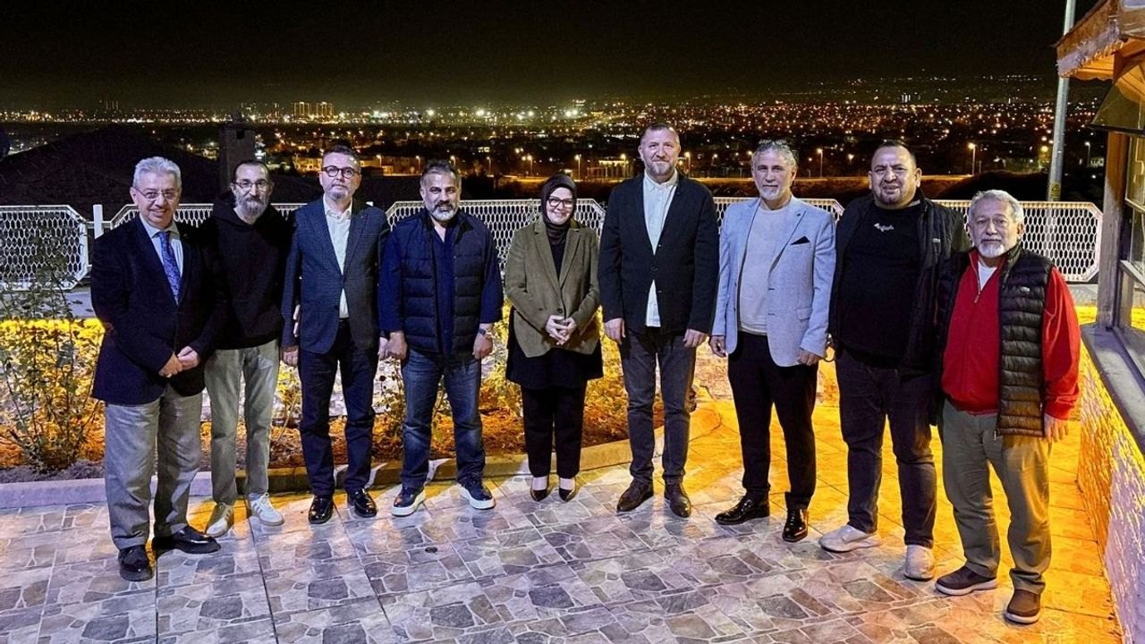 Ayşe Böhürler Kayseri’de gazetecilerle bir araya geldi: Müjde üstüne müjde verdi