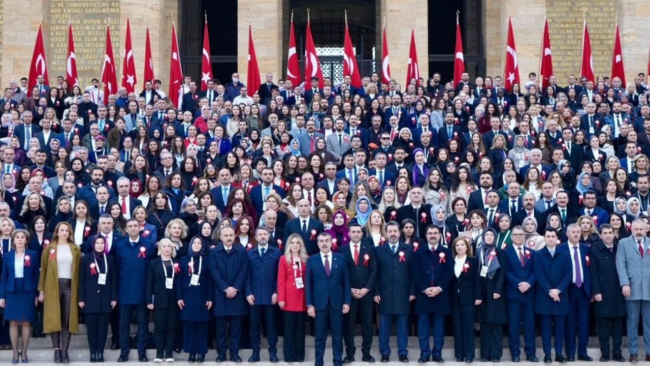 Bakan Tekin, 81 ilden öğretmenlerle Anıtkabir'i ziyaret etti