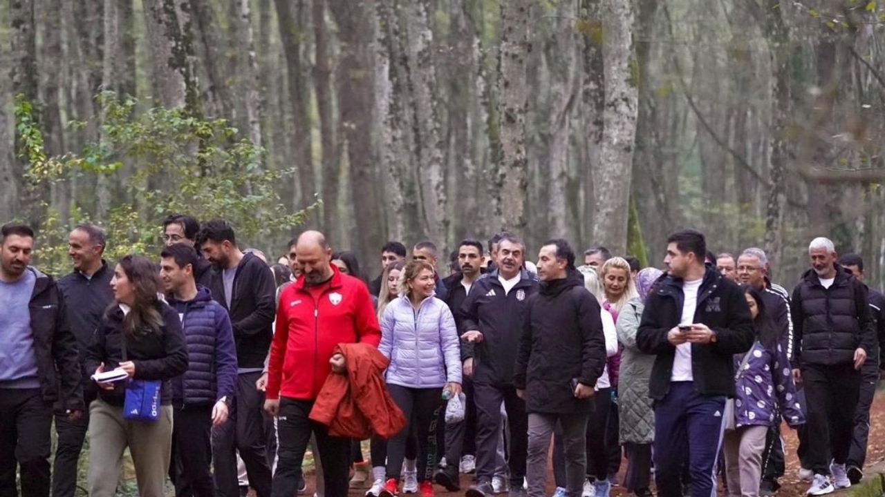 Bakan Tekin öğretmenlerle doğa yürüyüşünde buluştu