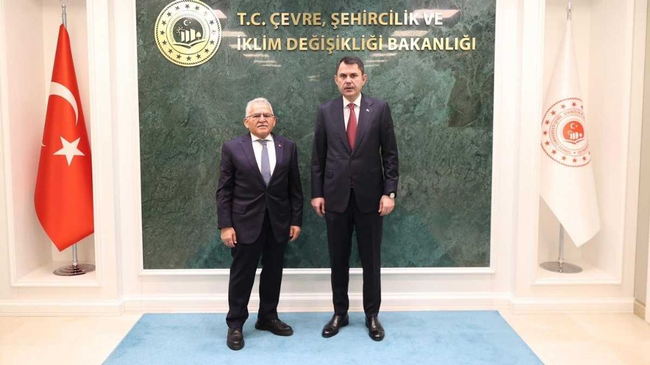 Kayseri için kritik temas: Başkan Büyükkılıç, Bakan Kurum’la bir araya geldi