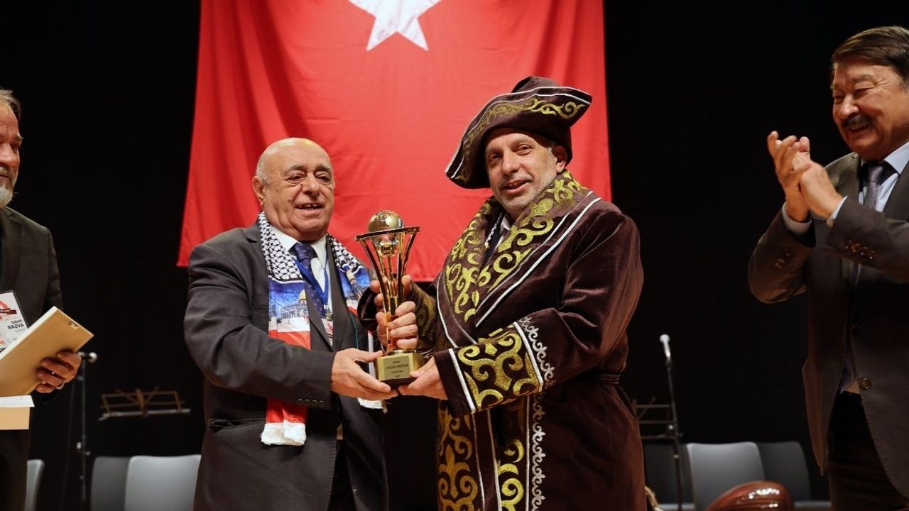 Başkan Mustafa Yalçın Kazak Hanı ilan edildi