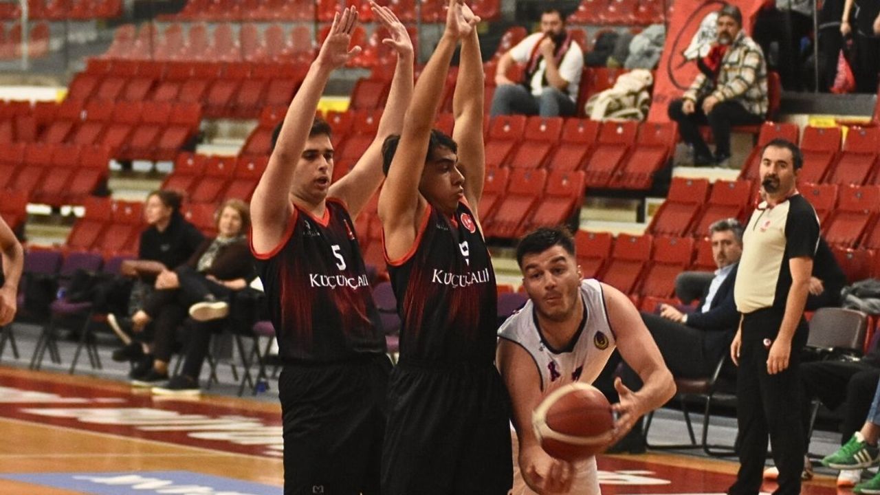 Okullar arası Basketbol Genç A İl birinciliği kadir has spor salonunda