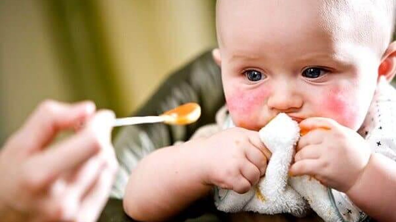 Küçük çocuklara asla yedirmemeniz gereken 3 yiyecek açıklandı