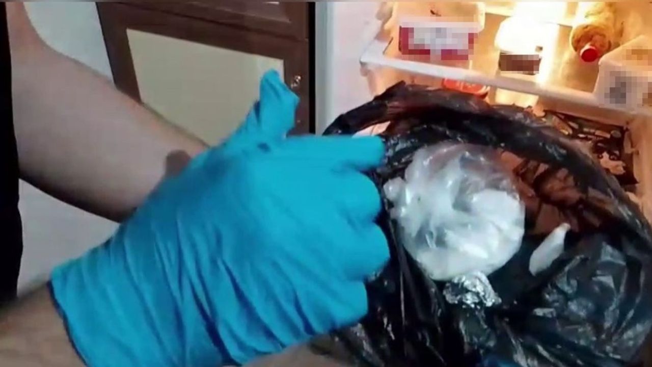 Buzdolabından çıkan yasaklı madde polisi bile şaşkına çevirdi!
