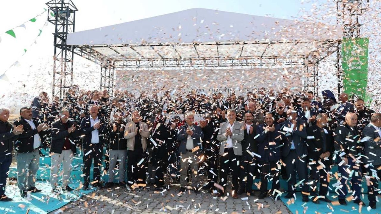 Bünyan çuval fabrikasının temel atma töreni büyük bir coşkuyla gerçekleştirildi