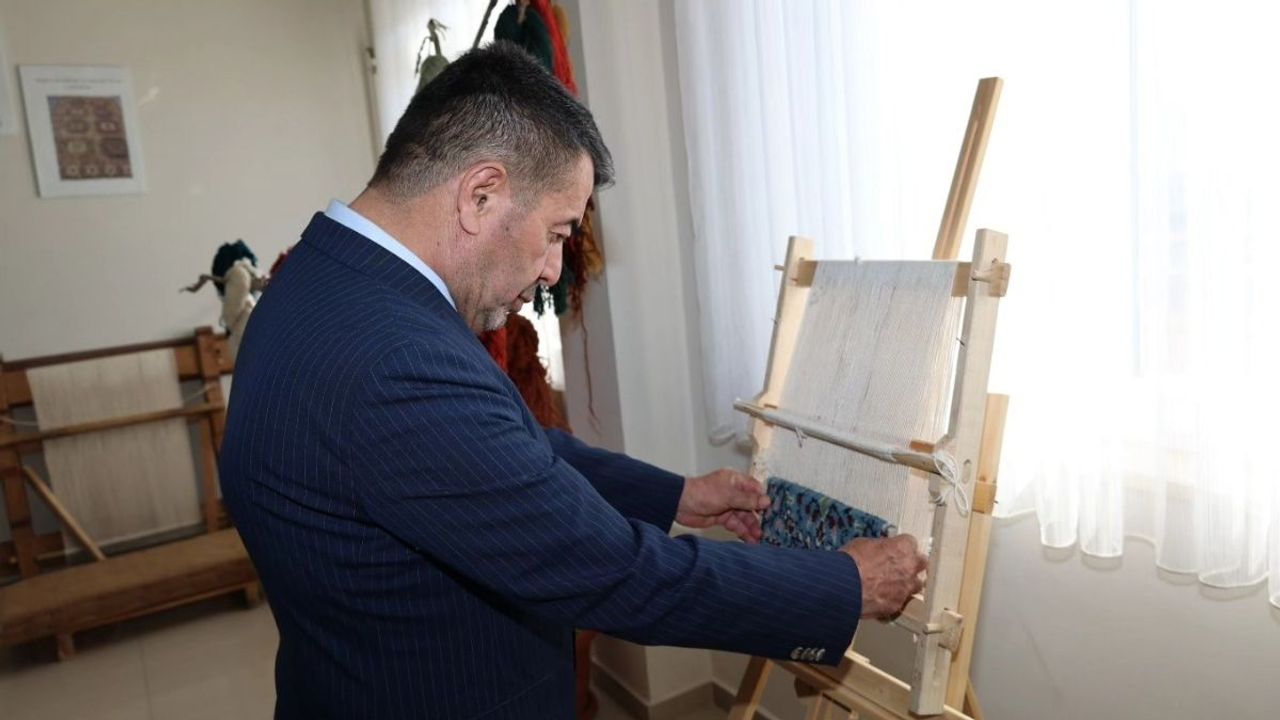 Bünyan Fen Lisesi’nde kütüphane ve halı atölyesi açıldı