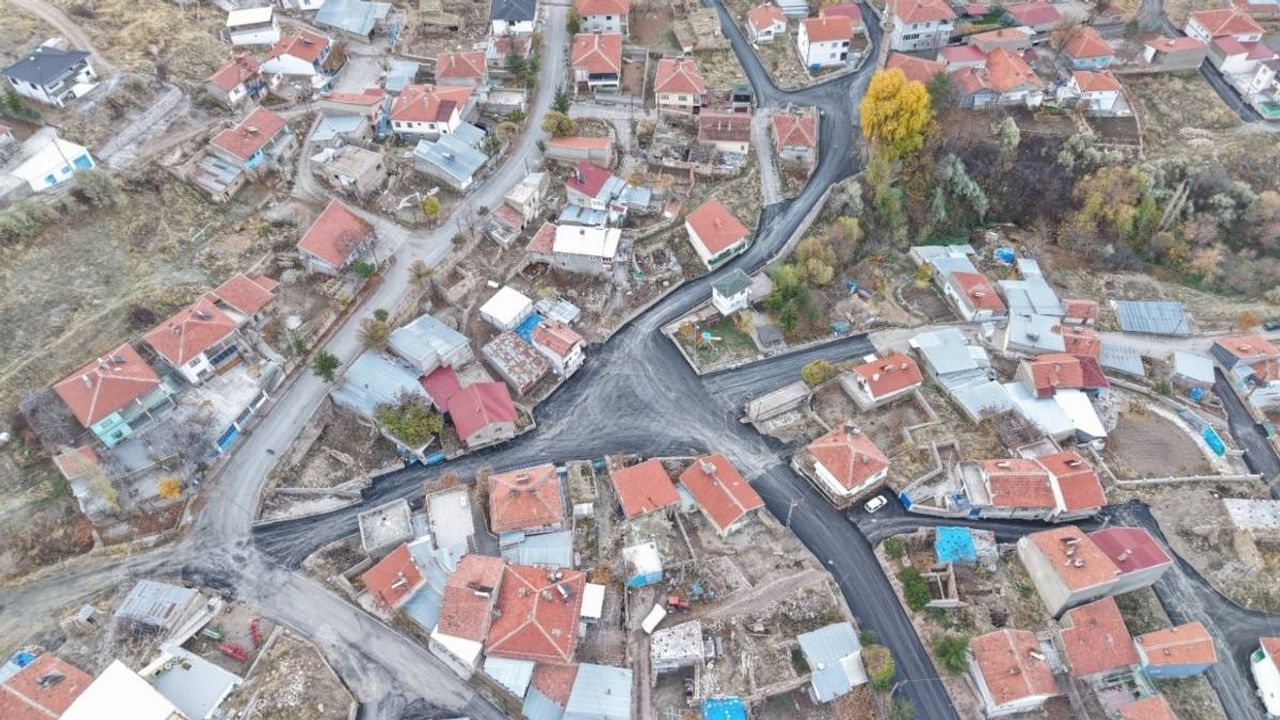 Kayseri Büyükşehir Belediyesi Özvatan’ın yollarını yeniliyor : 5 bin ton asfalt döküldü