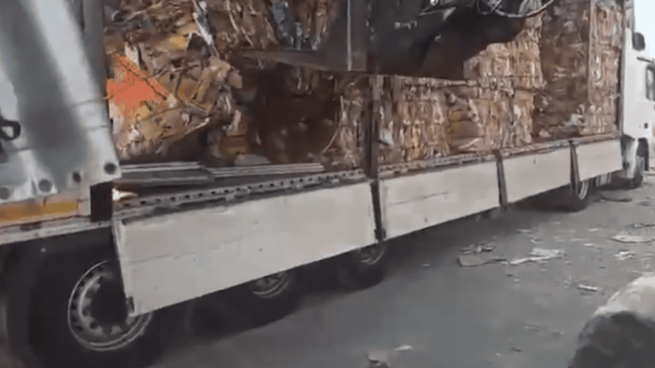 Kayseri'ye getirilirken tırın kasasında gizlenmiş halde yakalandı!