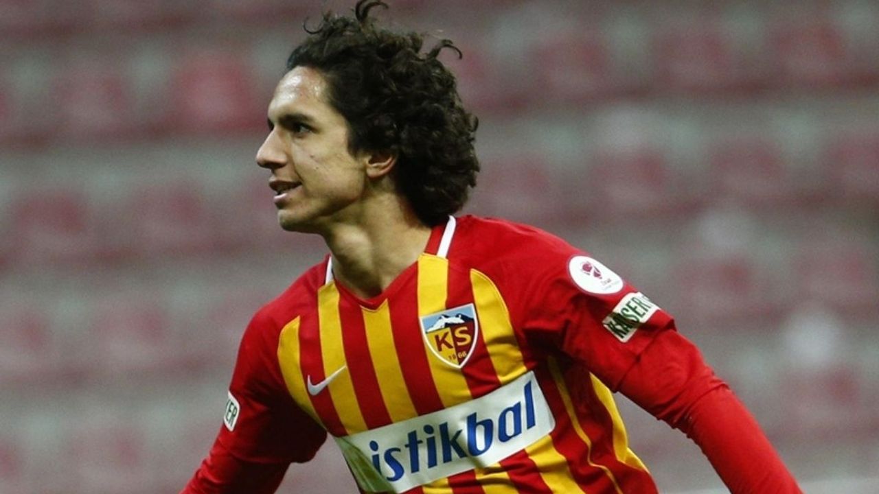 Kayserispor’un eski futbolcusu Emre Demir’e Milli Takım daveti