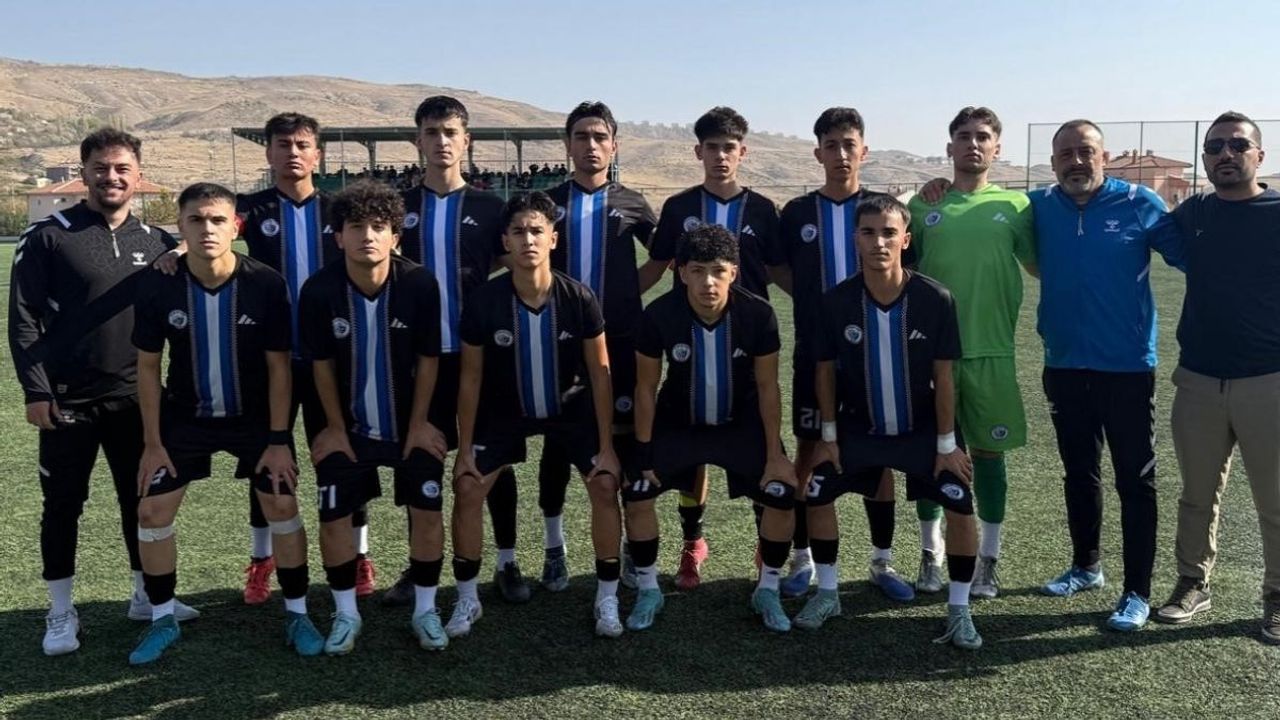 Erciyes 38 FK ligde durdurlamıyor! Lideri farklı geçti