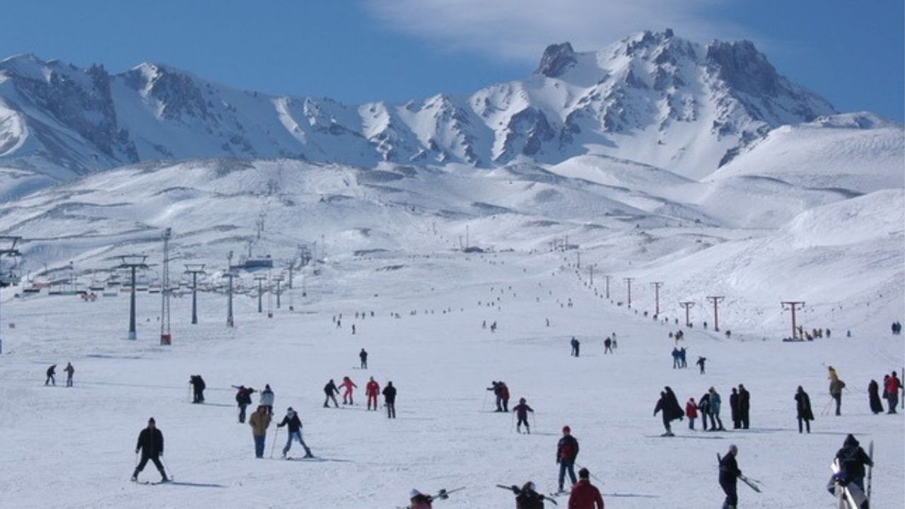 Erciyes’te yeni sezon mesaisi: 2025-2026 kayak sezonu için bir araya geldiler