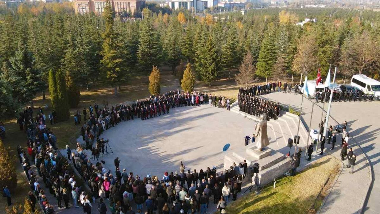 ERÜ'de 10 Kasım programı: Salonu Atatürk'ün sözleri doldurdu