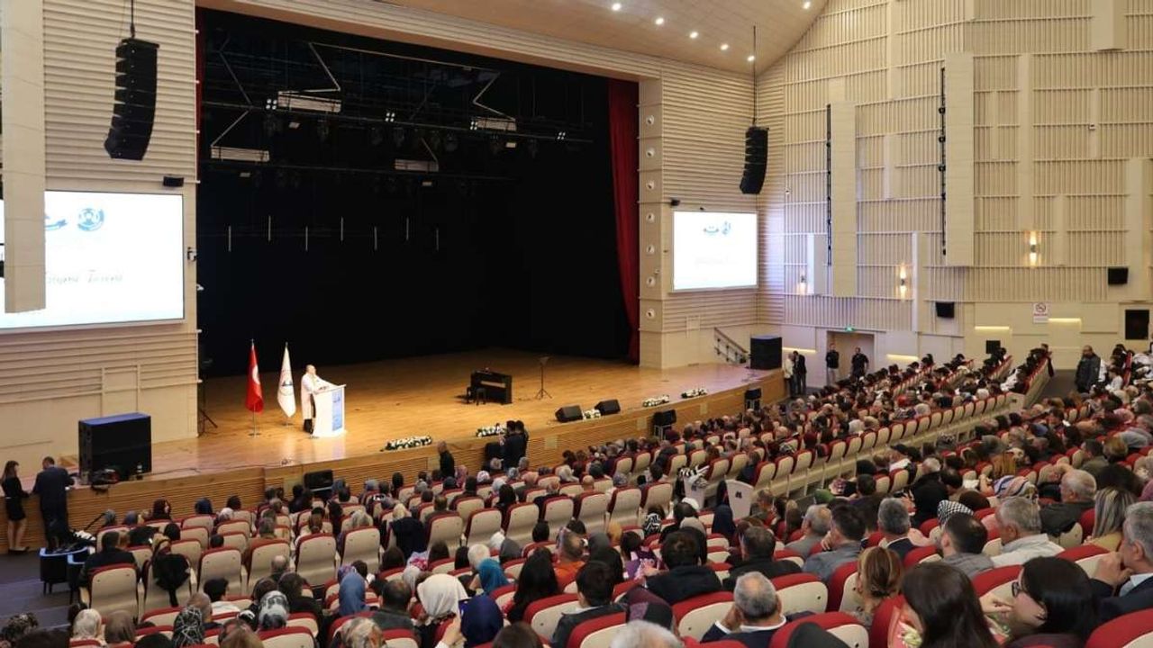 ERÜ’de gelenek devam ediyor: Yeni dönem Tıp öğrencileri beyaz önlüklerini giydi