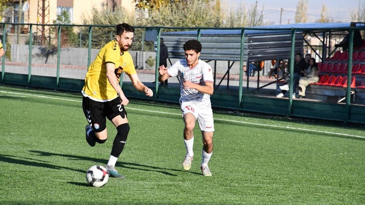 Kayseri’de süper maç: Esen Makina FK lideri devirdi